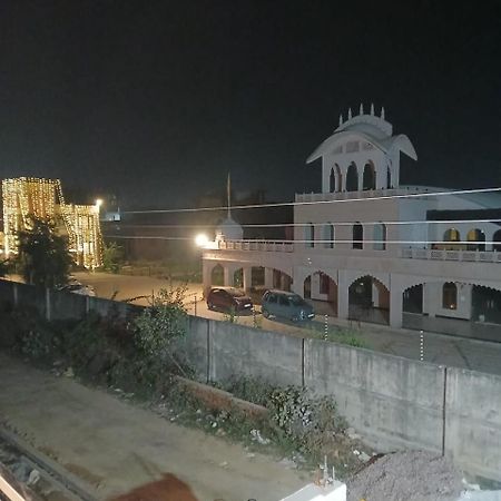 Hotel Jaipur In, Jatipura Parikrama Marg Near Mukharvind Temple Govardhan Buitenkant foto