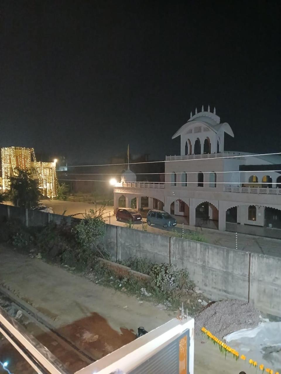 Hotel Jaipur In, Jatipura Parikrama Marg Near Mukharvind Temple Govardhan Buitenkant foto