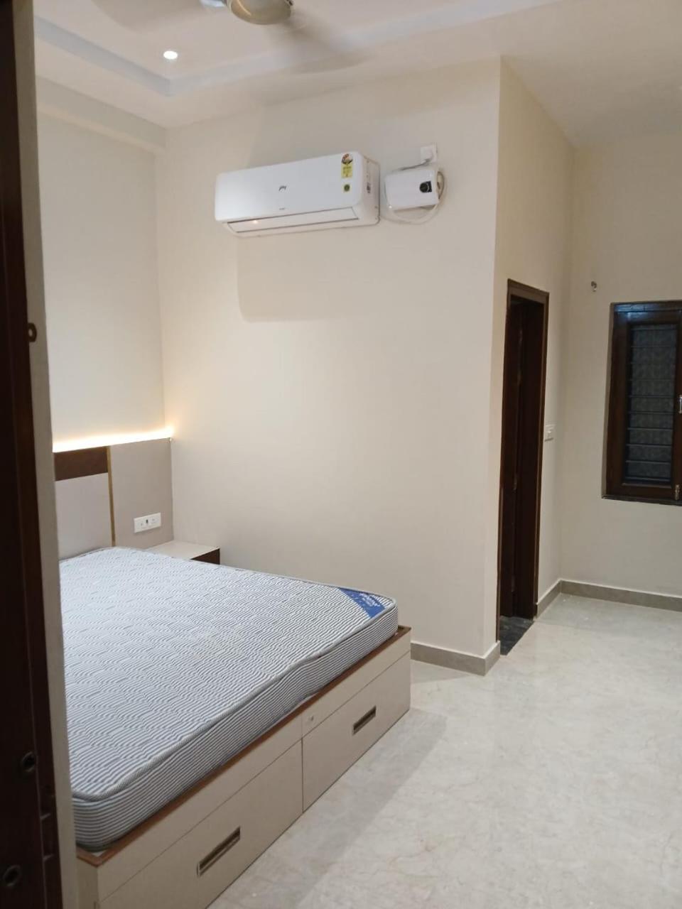 Hotel Jaipur In, Jatipura Parikrama Marg Near Mukharvind Temple Govardhan Buitenkant foto