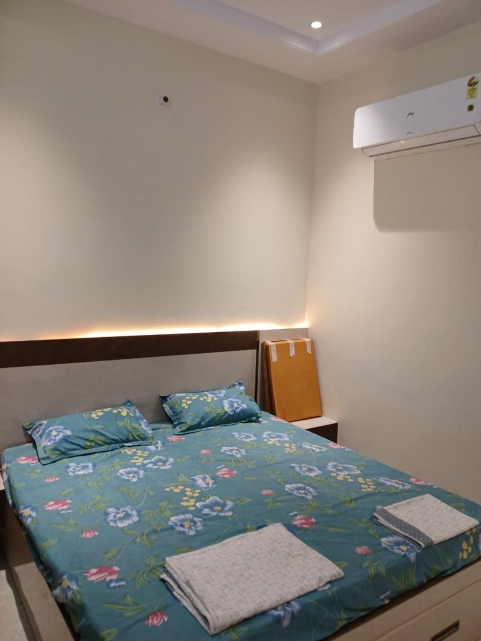 Hotel Jaipur In, Jatipura Parikrama Marg Near Mukharvind Temple Govardhan Buitenkant foto