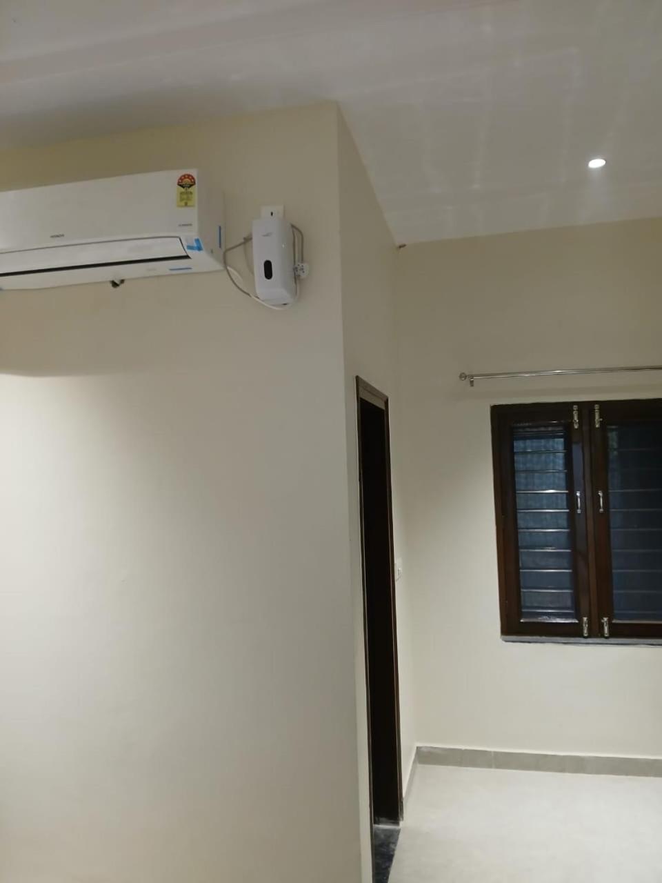 Hotel Jaipur In, Jatipura Parikrama Marg Near Mukharvind Temple Govardhan Buitenkant foto