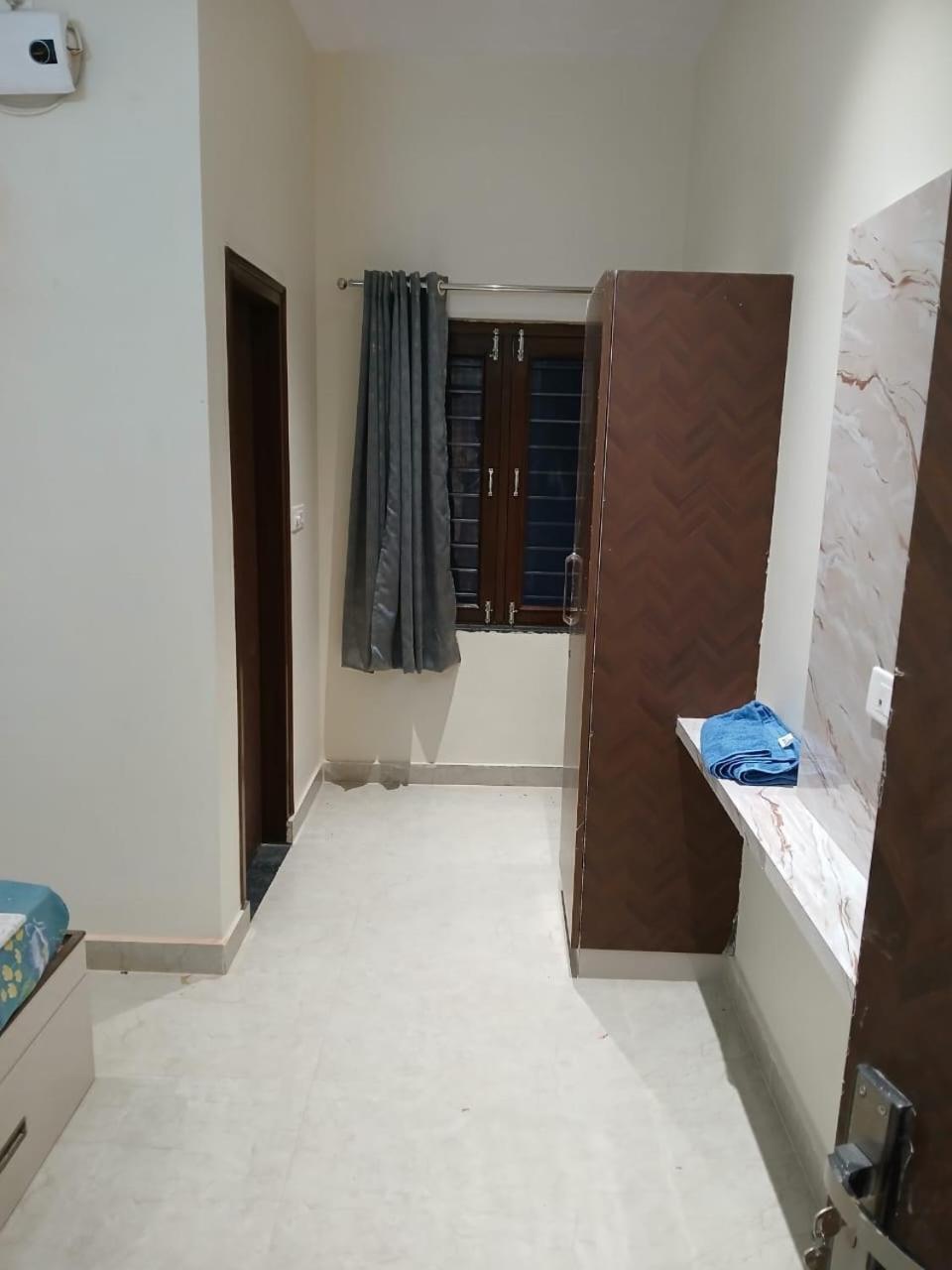 Hotel Jaipur In, Jatipura Parikrama Marg Near Mukharvind Temple Govardhan Buitenkant foto